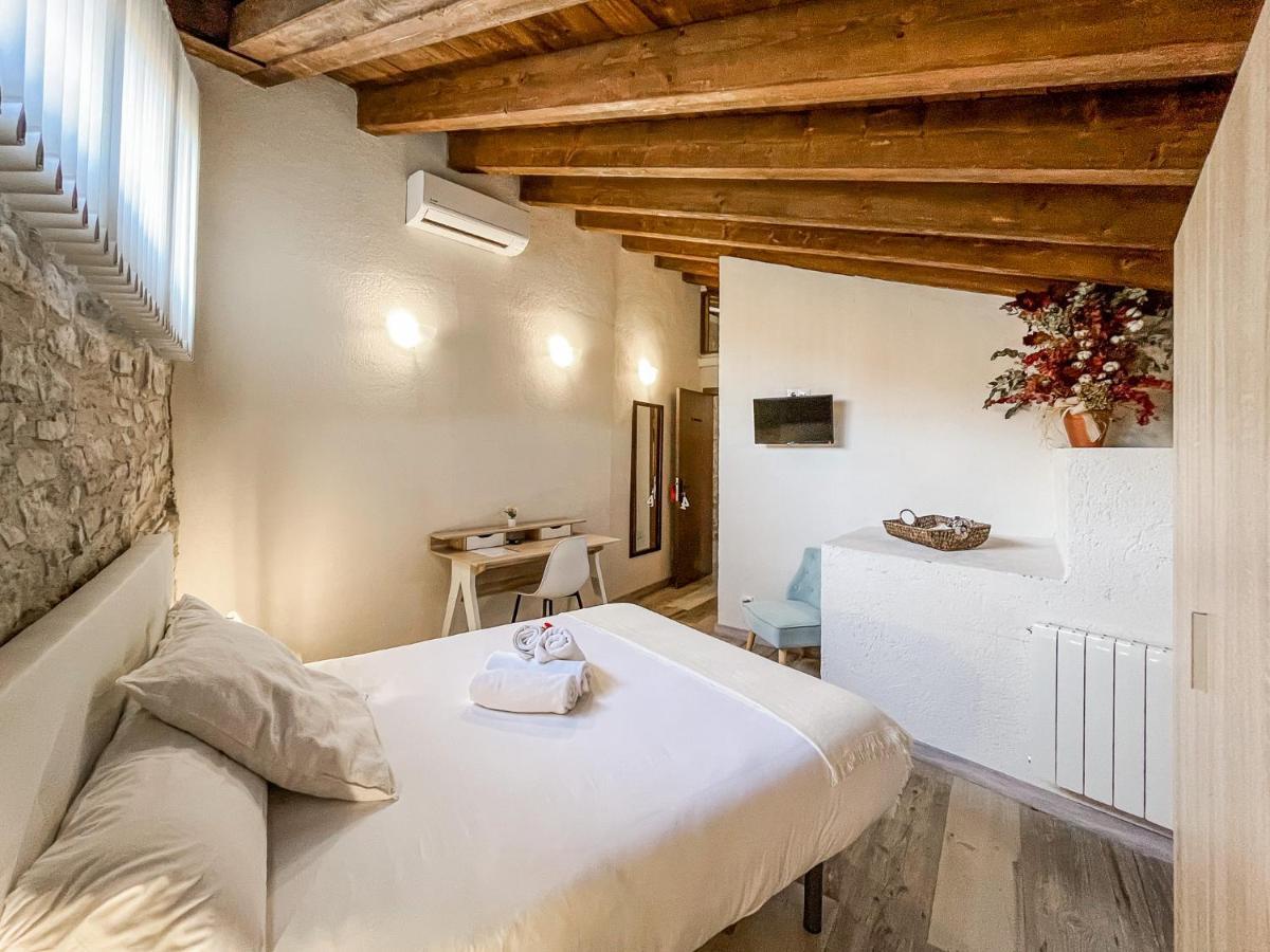 El Forn de Freixenet con servicios de un hotel Lleida Exterior foto